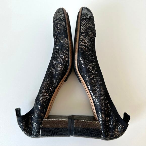 CHANEL Black Gold Metallic Cap Toe Stretchy Block Heel Pumps IT 40 - Picture 9 of 16